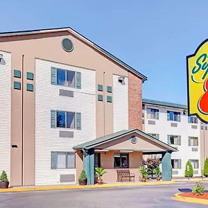 Hotel Super 8 By Wyndham Airport